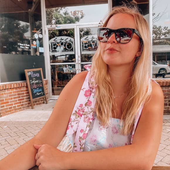 π Meet your Posher π - Picture 1 of 1